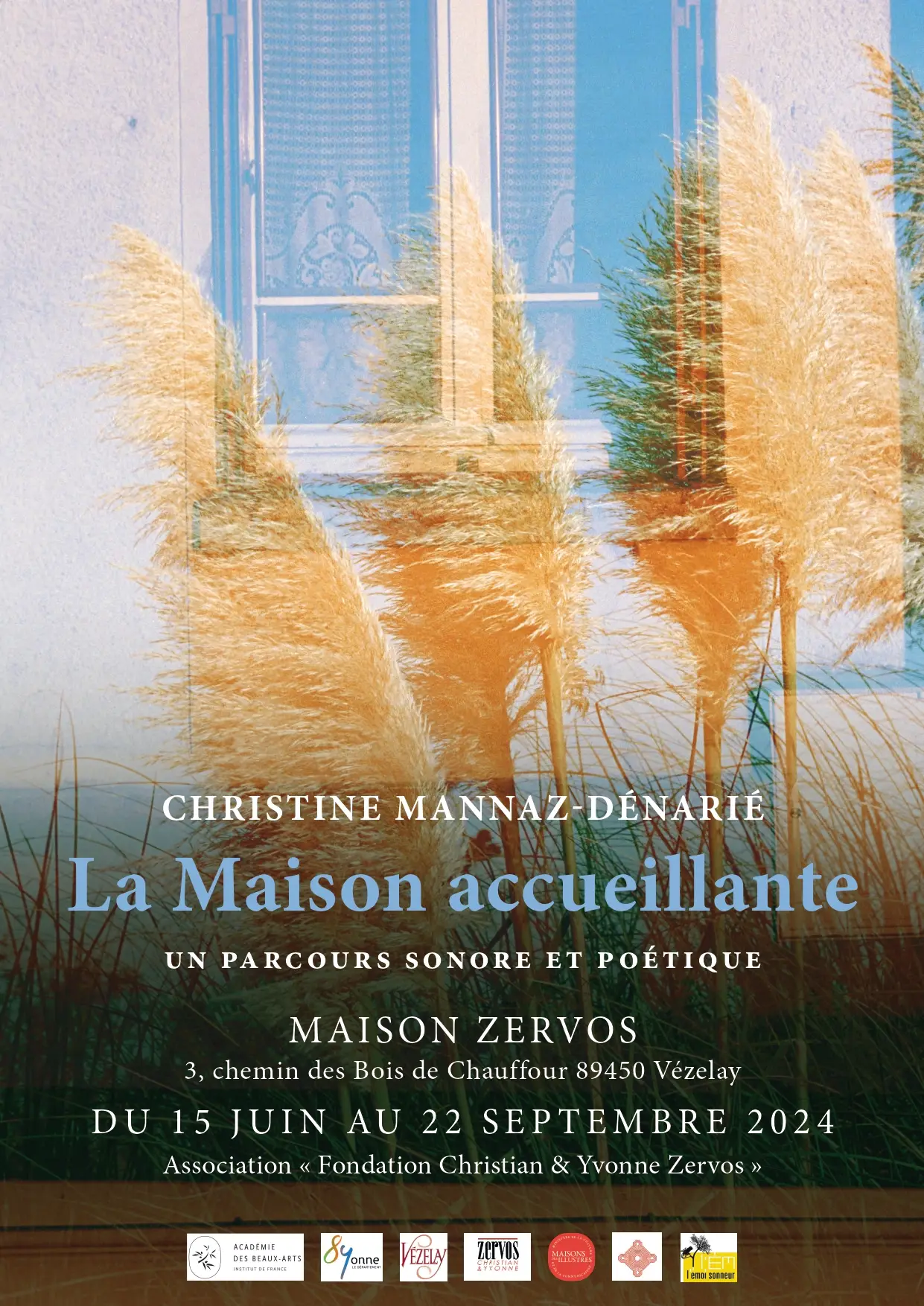La Maison Accueillante, photo de Christine Mannaze-denarié, roseaux orangés, fond bleu La Maison Accueillante, Photo De Christine Mannaze Denarié, Roseaux Orangés, Fond Bleu